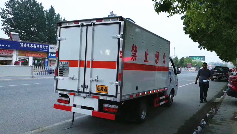 東風(fēng)藍(lán)牌氣體廂式運(yùn)輸車(chē)