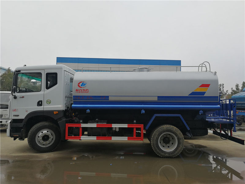 東風多利卡D9（12方）灑水車