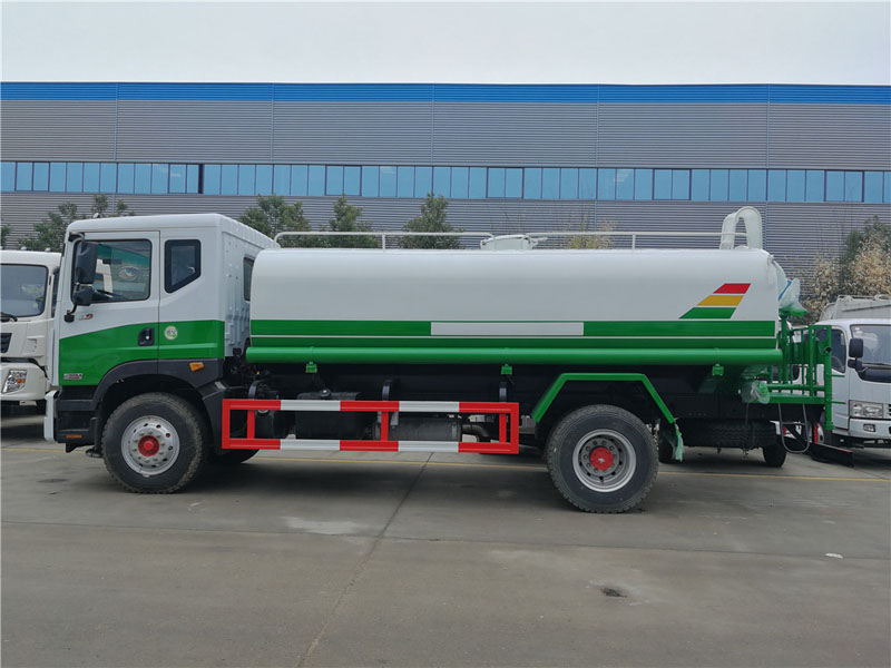 東風多利卡D9（15方）灑水車