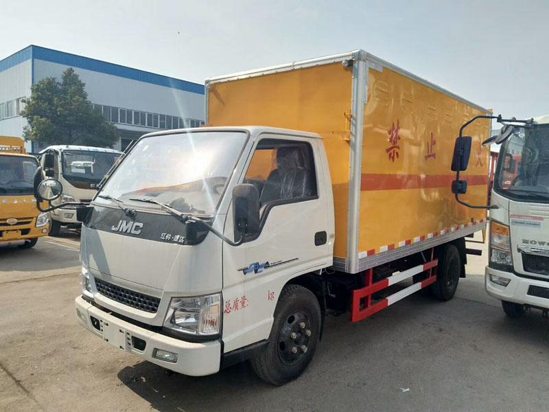 江鈴4.2米（2.6噸）甲醇乙醇廂式車