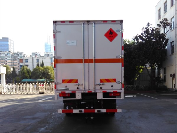 天錦6.6米(9.9噸)液體廂式車