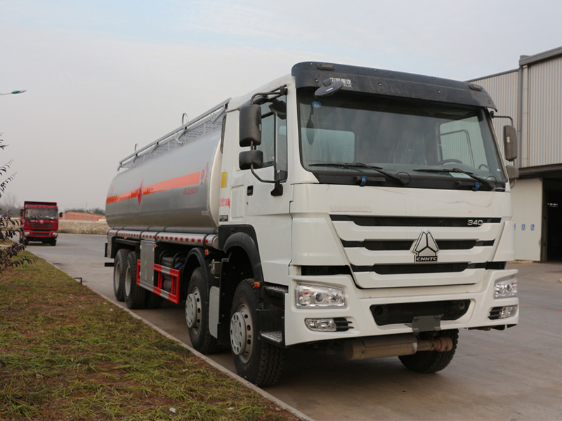 重汽前四后八（30方）運油車