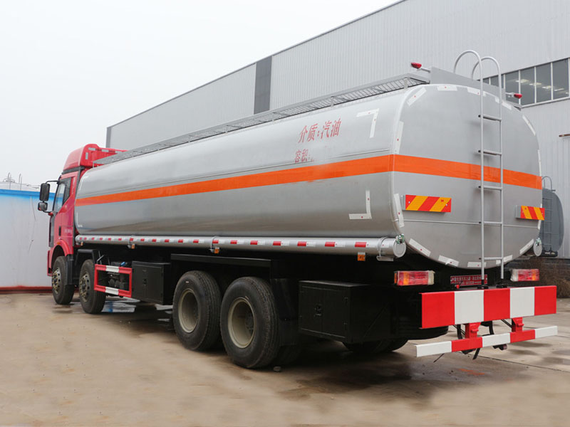 解放前四后八（29方）運油車