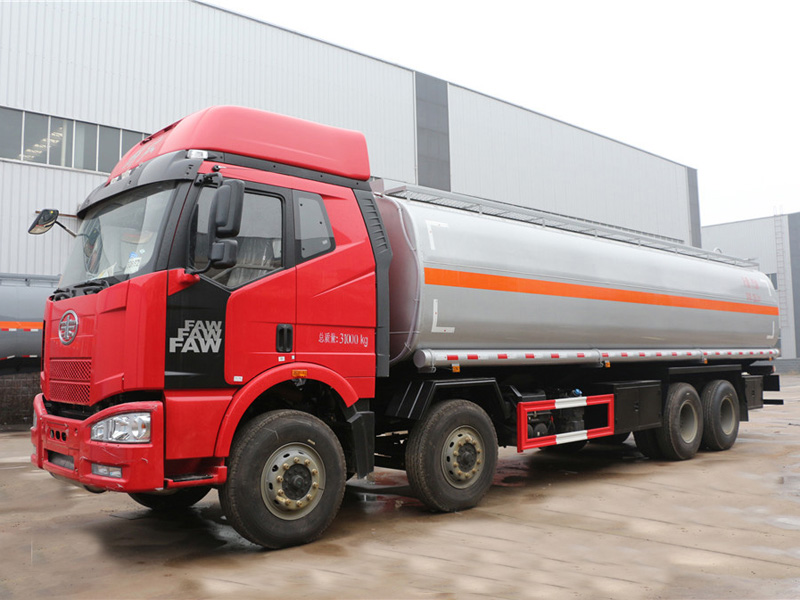 解放前四后八（29方）運油車