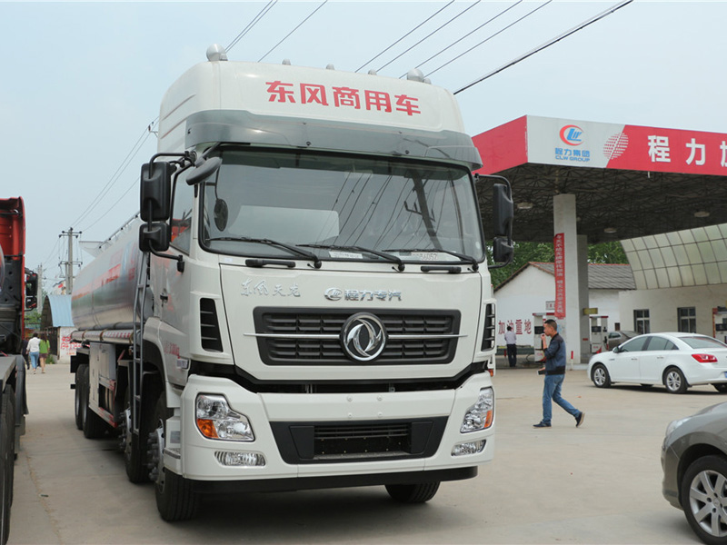東風天龍前四后八（25方）運油車