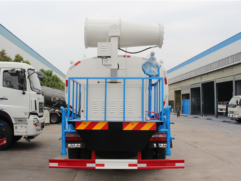 東風專底（12方）霧炮灑水車