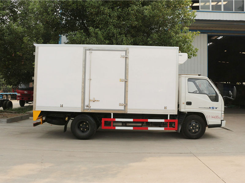 江鈴順達藍牌4.2米貨廂冷藏車