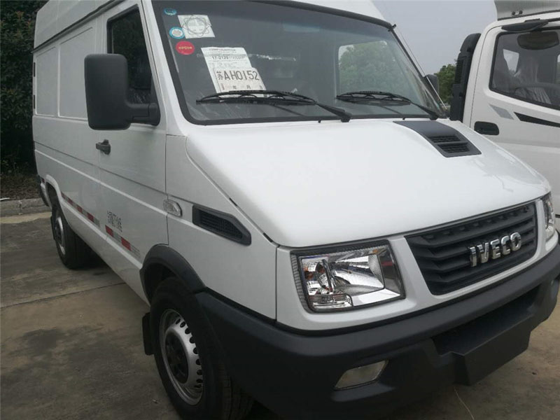 依維柯CLW5040XLCN5型冷藏車