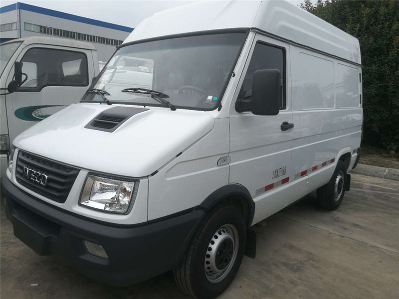依維柯CLW5040XLCN5型冷藏車