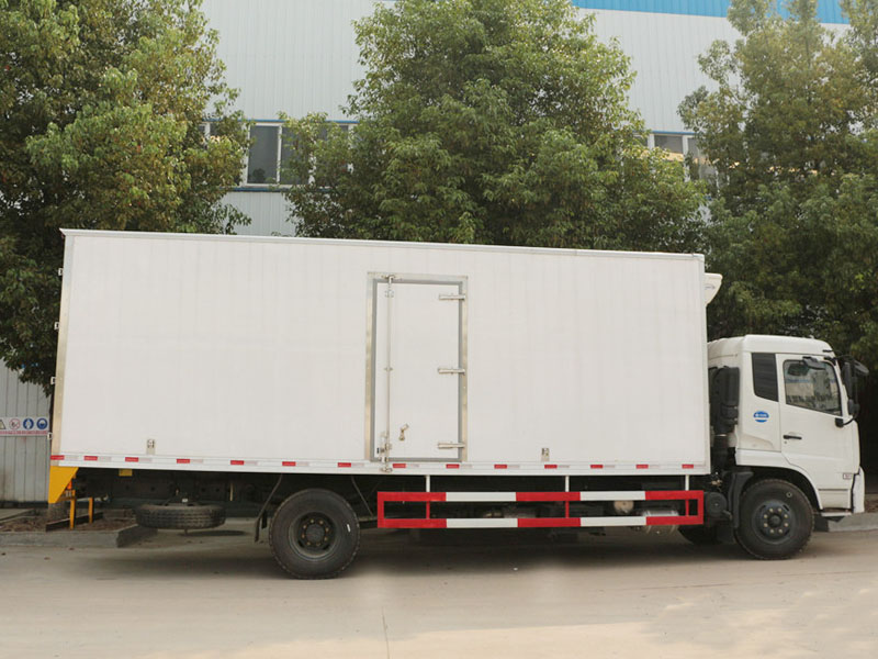 東風多利卡CLW5080XLC5型冷藏車