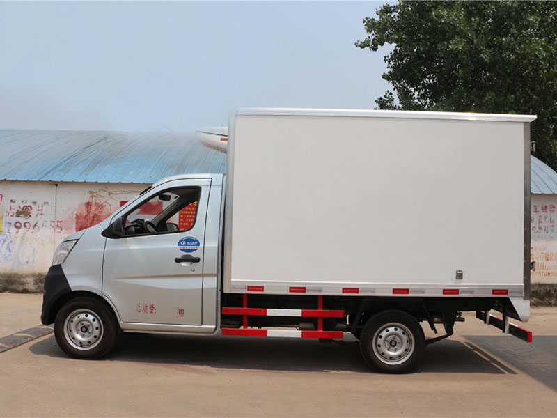 重慶長安2.7米貨廂冷藏車
