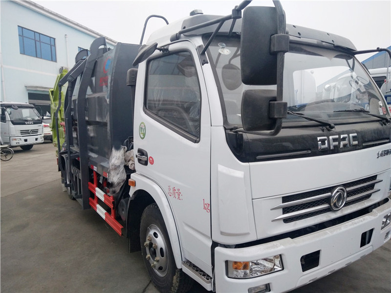 東風大多利卡8方側裝壓縮垃圾車