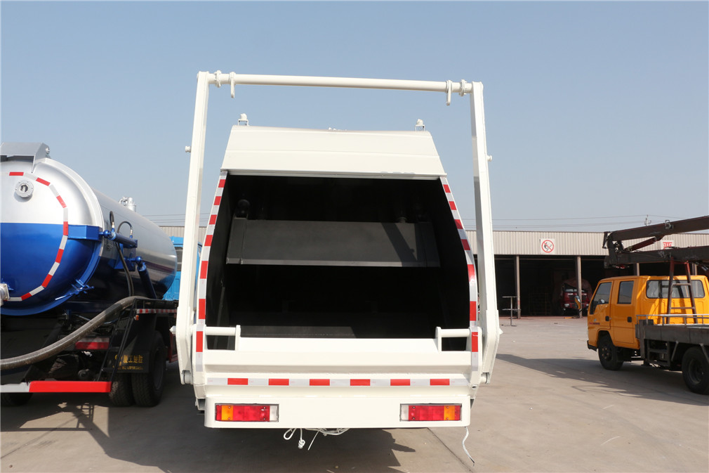 東風天龍（18方）壓縮式垃圾車