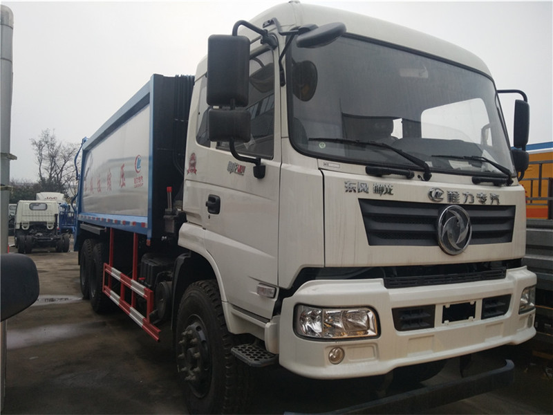 東風(fēng)御龍后雙輪18方壓縮垃圾車
