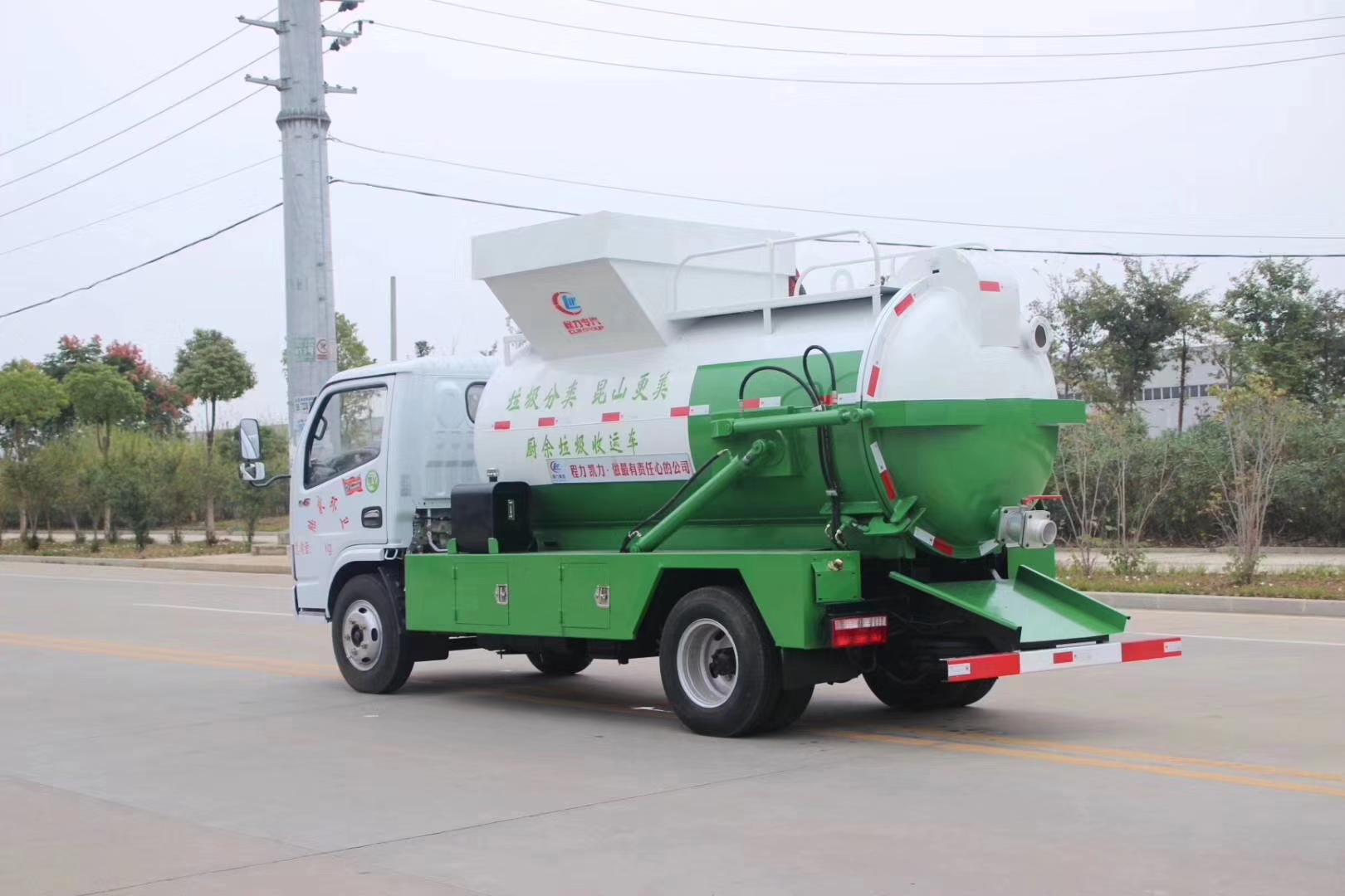 東風5噸罐式餐廚垃圾車