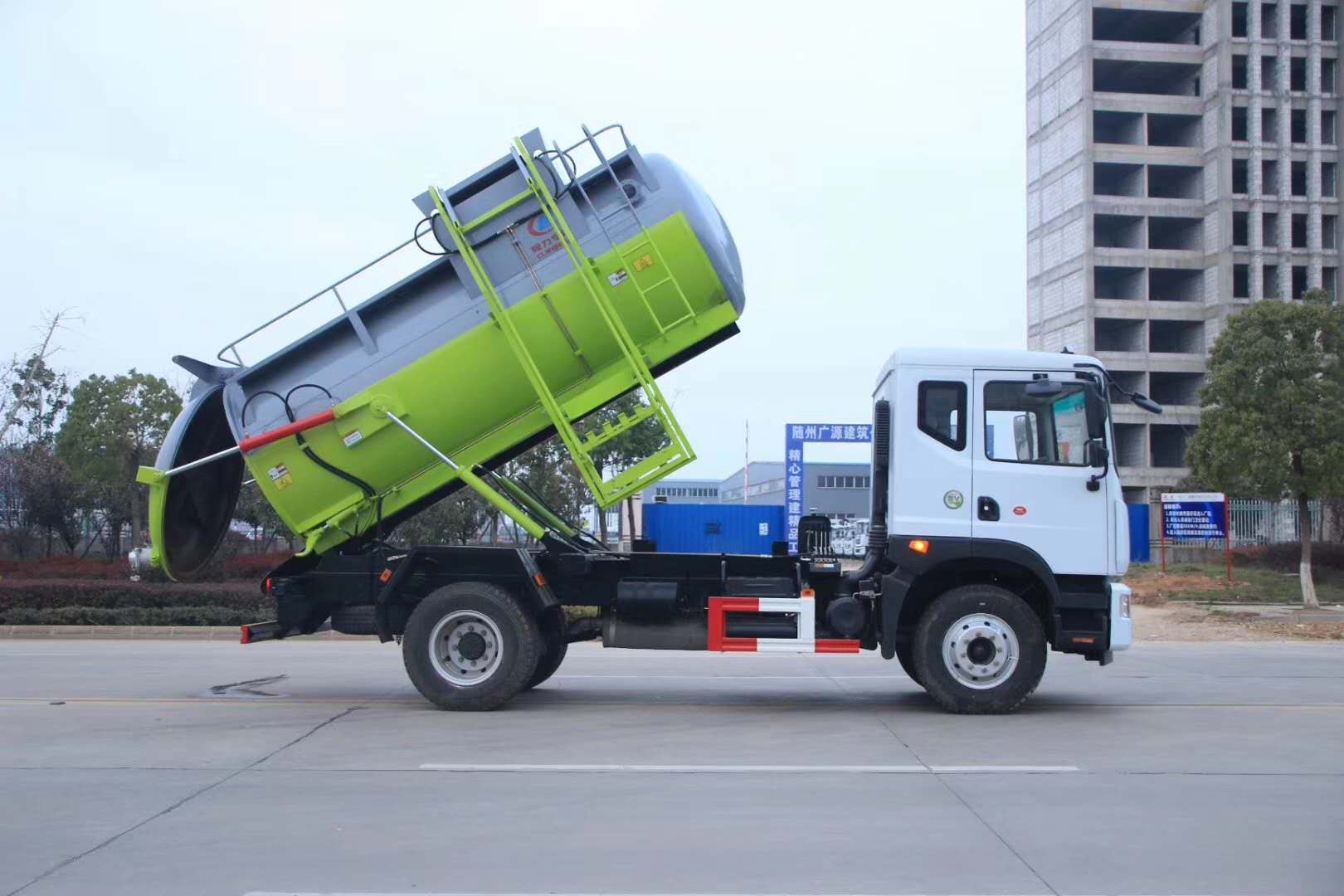 東風9噸罐式餐廚垃圾車