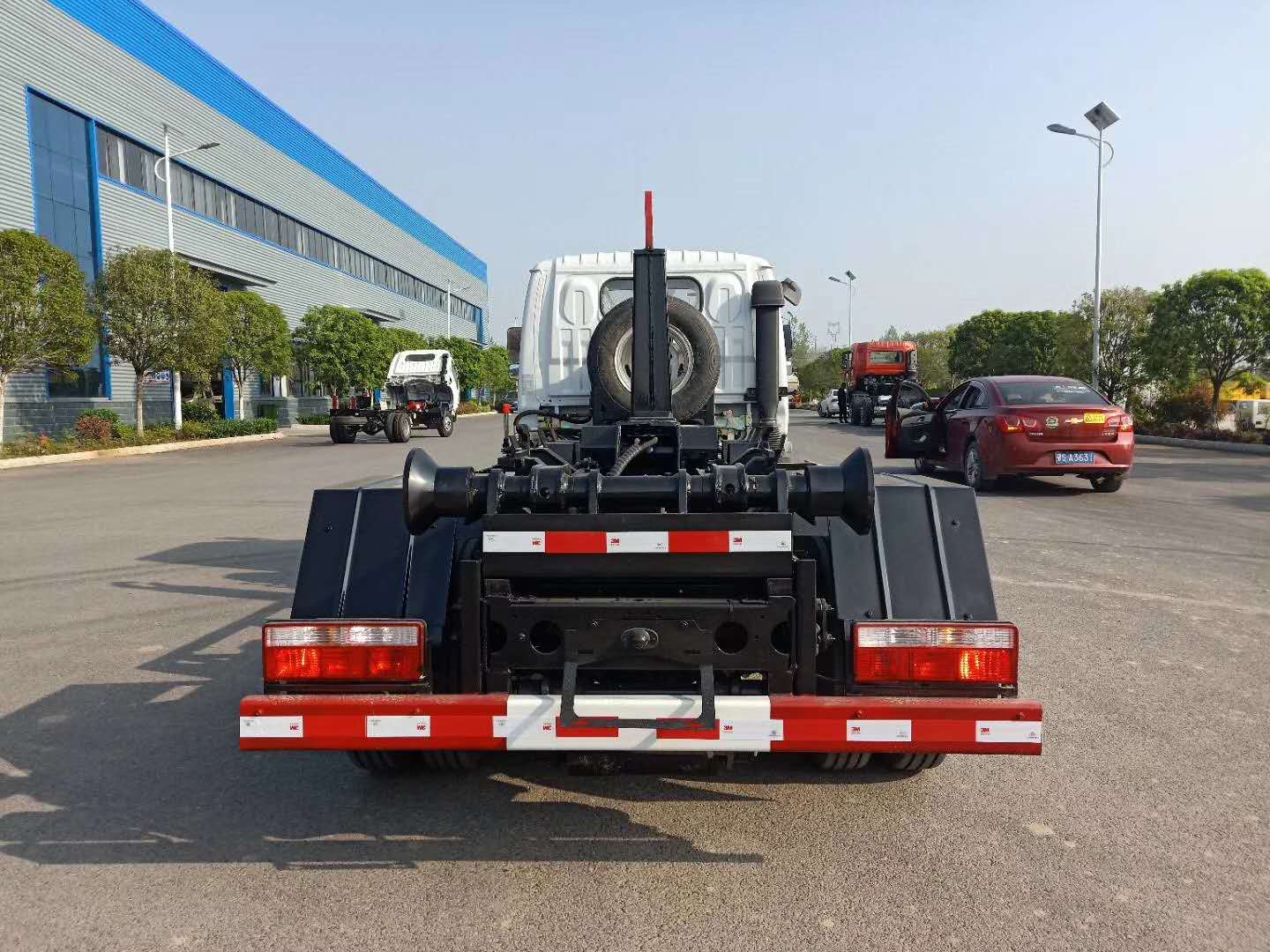 東風多利卡(5立方)勾臂垃圾車