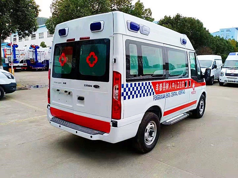 福特新時代V348短軸中頂救護車