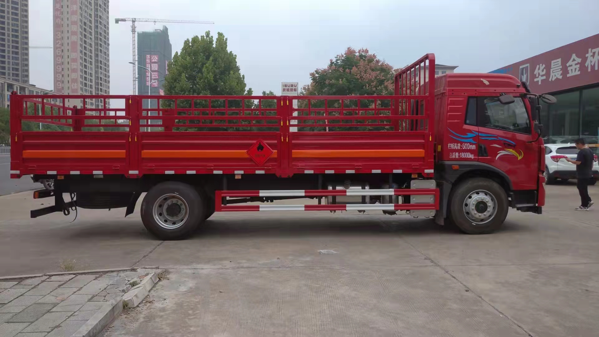 解放龍V國六6米8(額載10.3噸)氣瓶運輸車