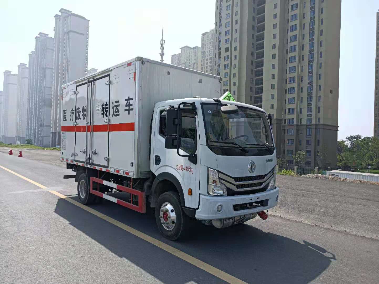 SFZ5045XYYEQ6型醫(yī)療廢物轉(zhuǎn)運車