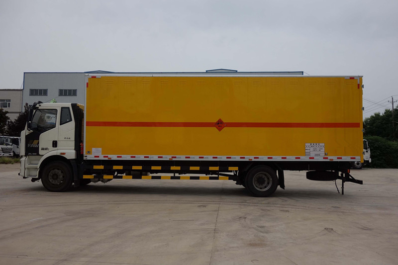 解放8米6爆破器材運輸車