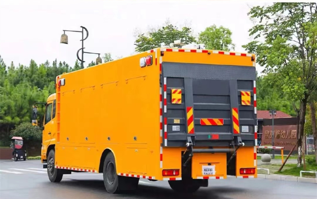 東風(fēng)天錦3000立方排澇救險(xiǎn)車