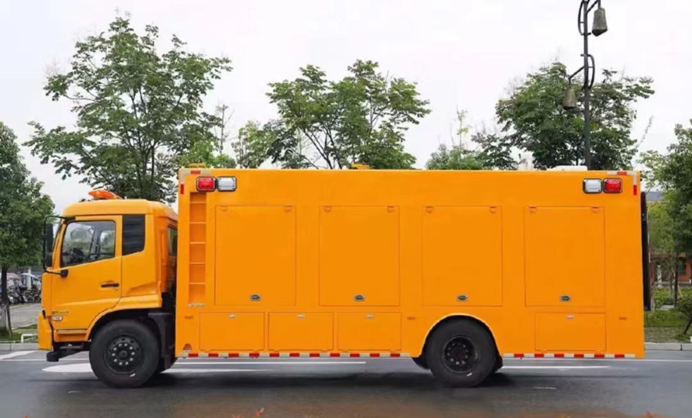 東風(fēng)天錦3000立方排澇救險(xiǎn)車