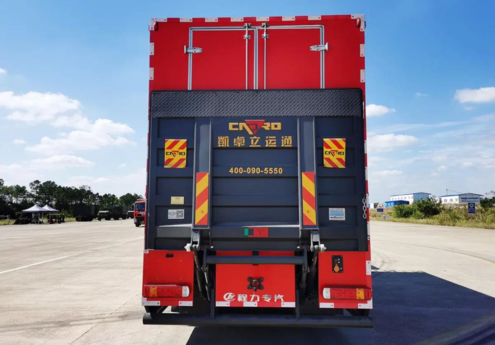 重汽6×4重型器材消防車