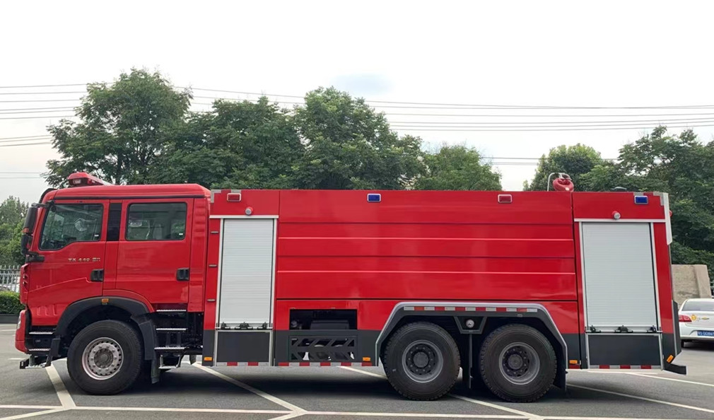 重汽16噸水罐/泡沫消防車