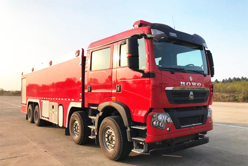 重汽25噸水罐/泡沫消防車