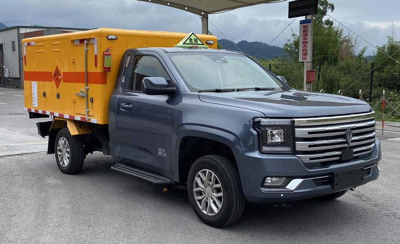 江鈴皮卡四驅小型炸藥雷管車