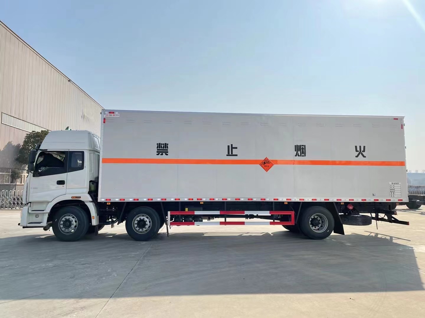 歐曼行星9.6米煙花爆竹運輸車