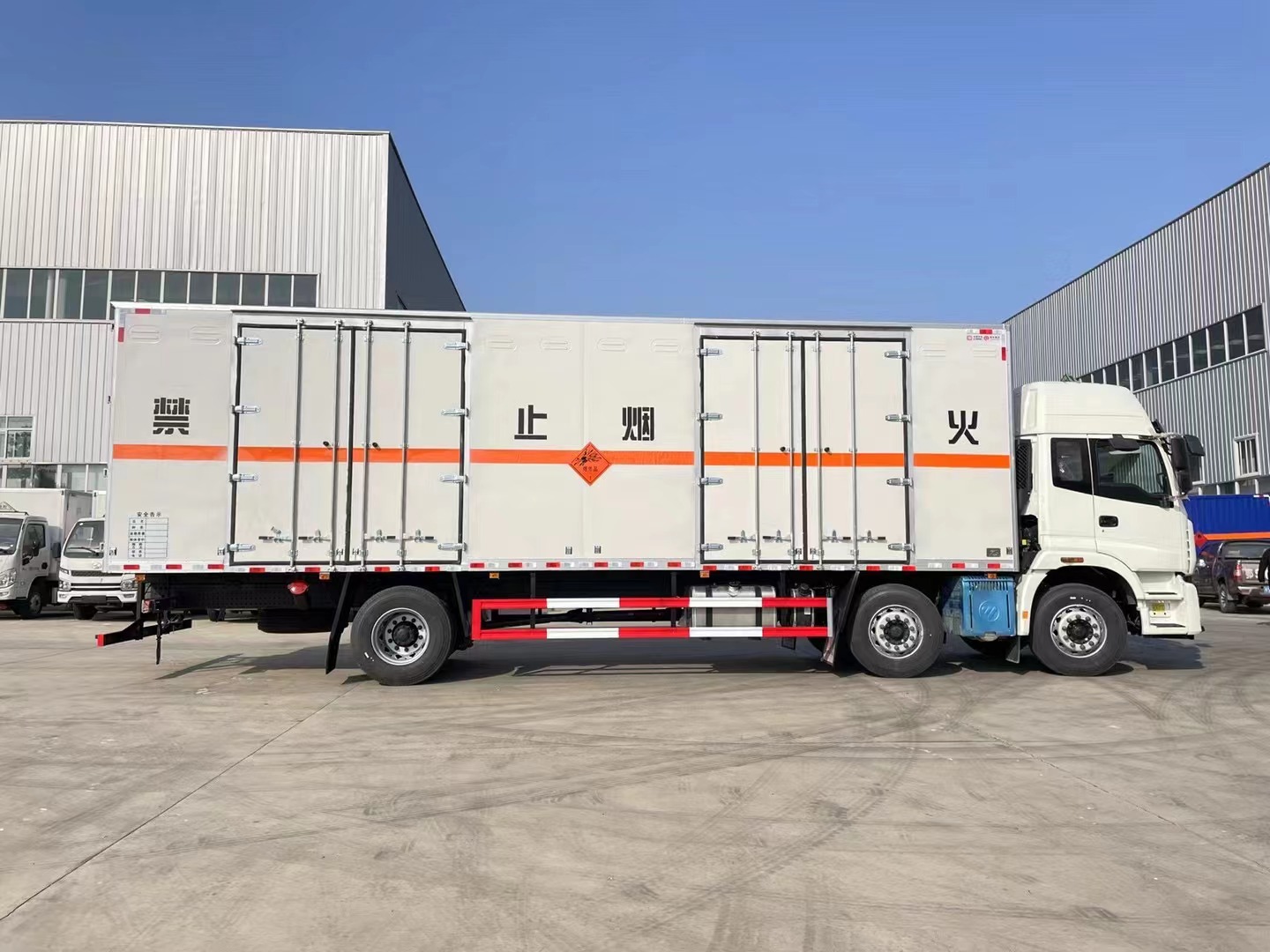 歐曼行星9.6米煙花爆竹運輸車