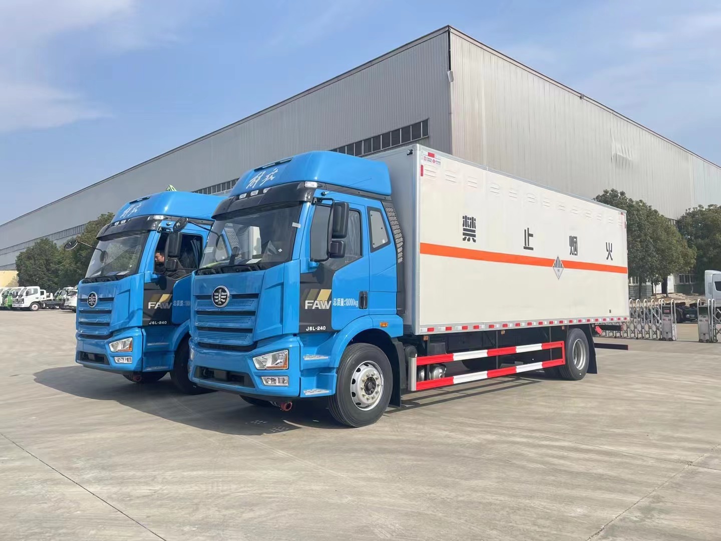 解放精致版6.8米雜項(xiàng)廂式車