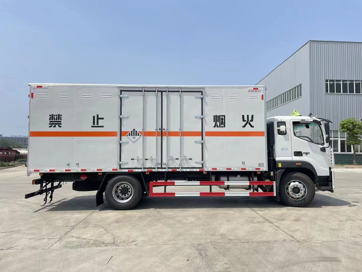 福田9類危險品運輸車