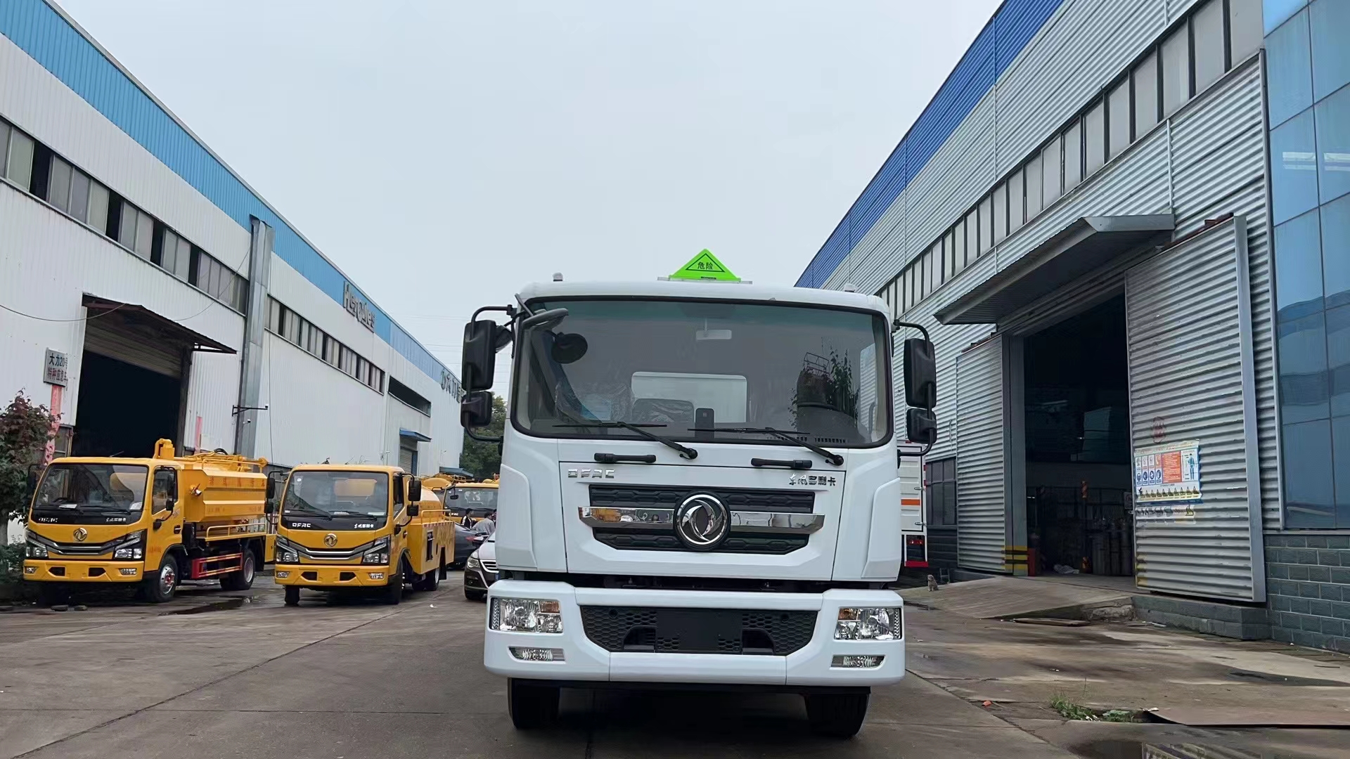 東風(fēng)D9國六10噸毒性氣體廂式運(yùn)輸車