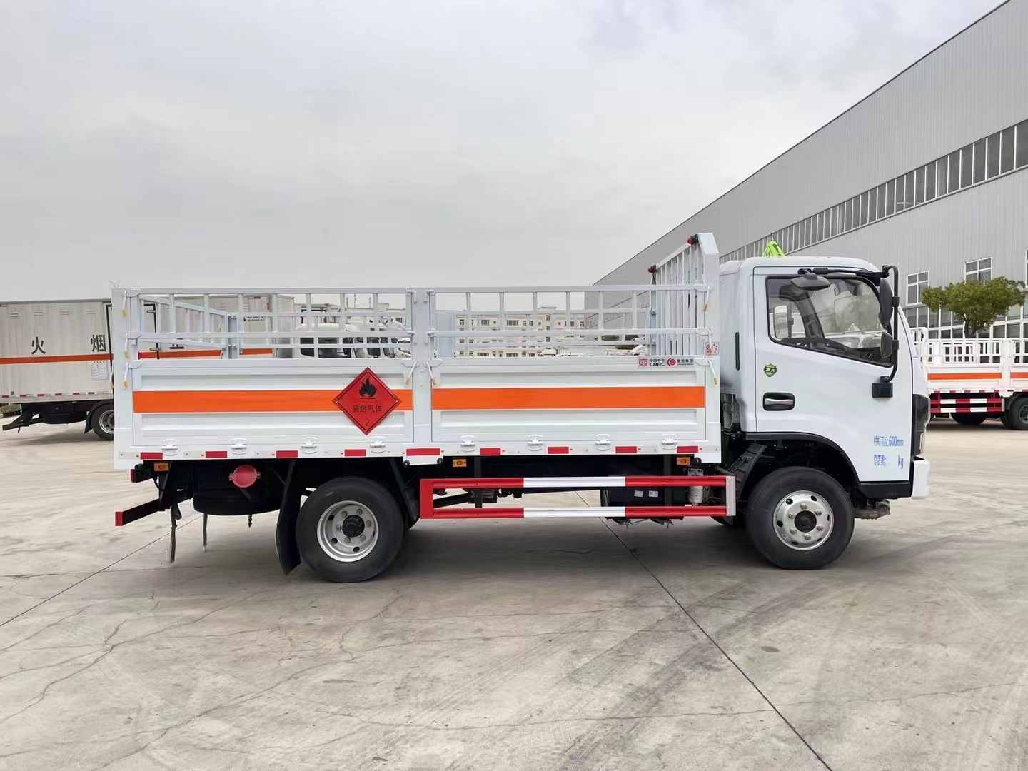 東風福瑞卡4.1米氣瓶運輸車/黃牌