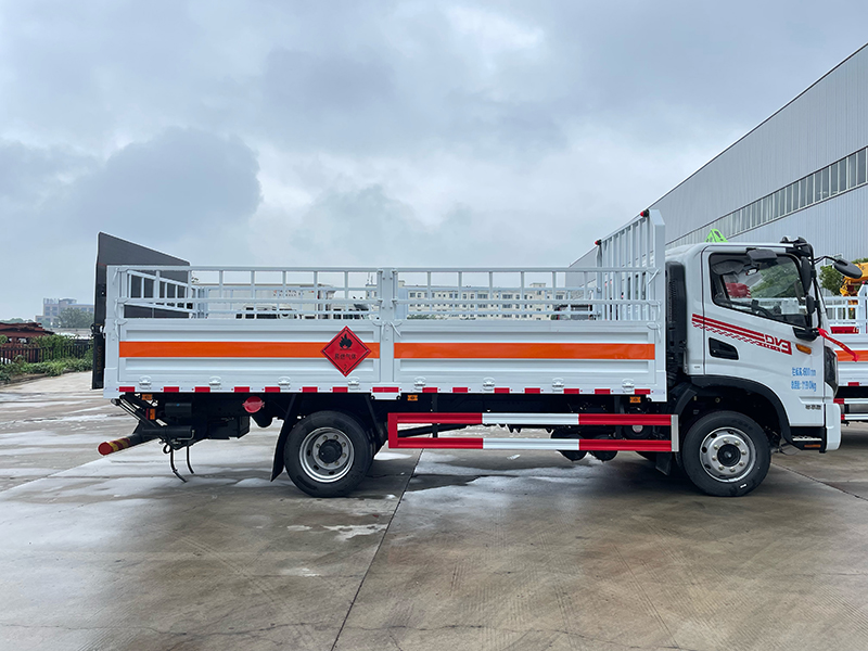 東風(fēng)華神5.15米氣瓶運輸車