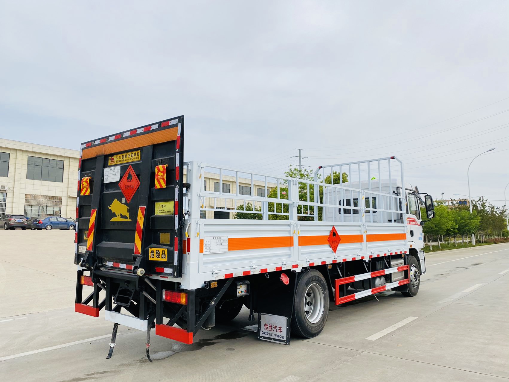 陜汽德龍6.8米氣瓶運輸車