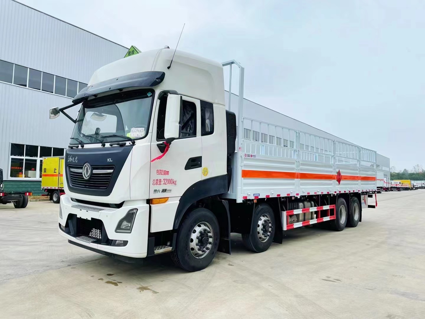 9米6氣瓶運輸車/天龍氣瓶車/前四后八危險品倉欄車