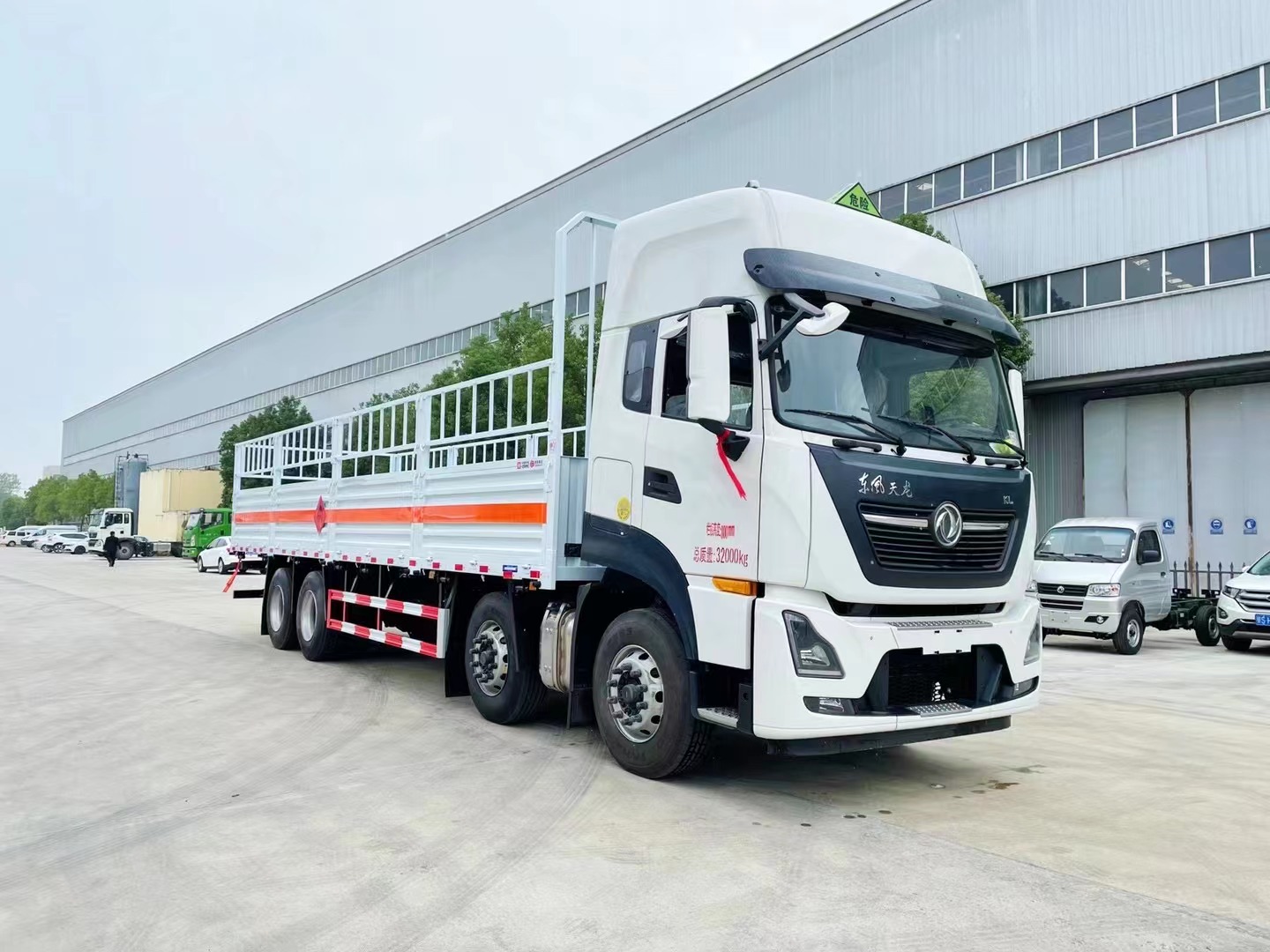 9米6氣瓶運輸車/天龍氣瓶車/前四后八危險品倉欄車