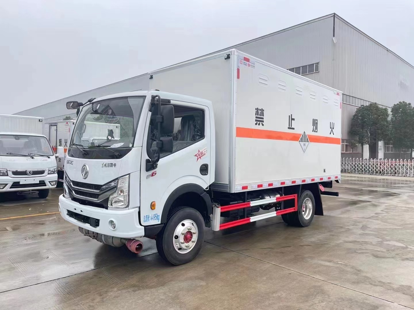 東風藍牌4.2米雜項危險物品廂式運輸車