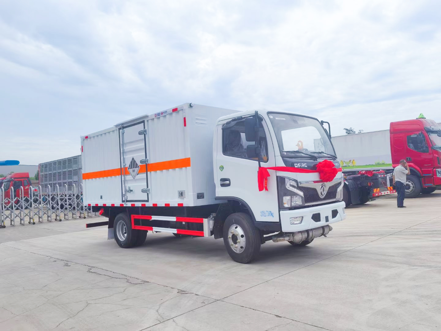 東風(fēng)福瑞卡4.1米3.8噸危廢車