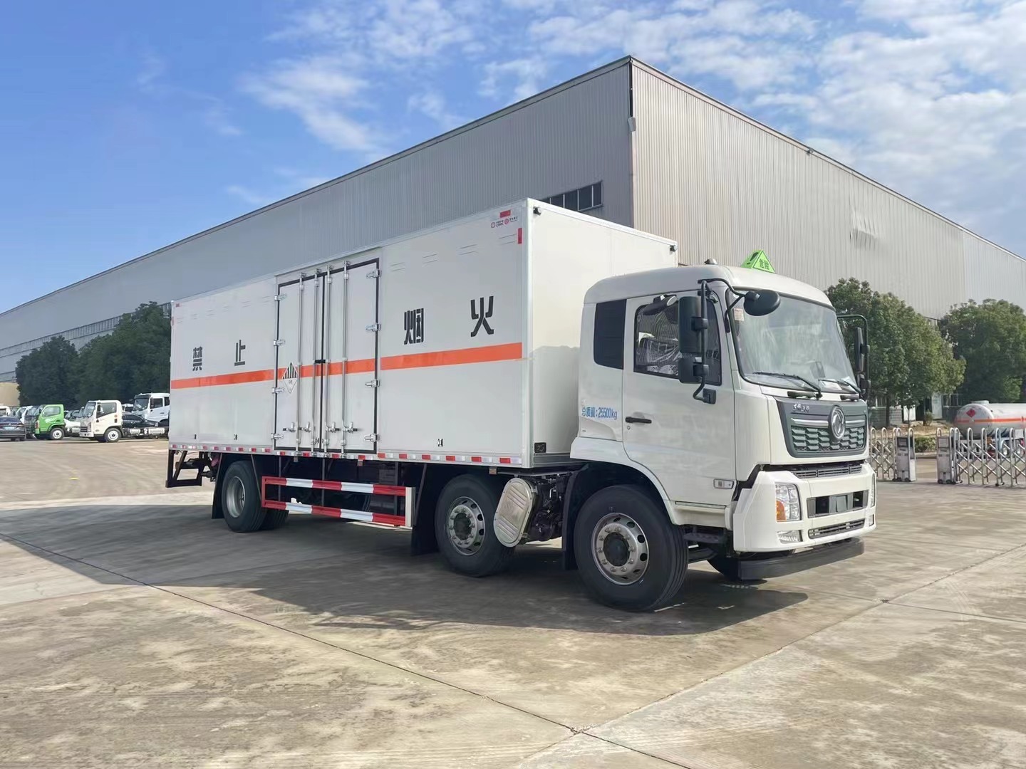 雜項危險廢物廂式車/8.6米九類危險品廂式車