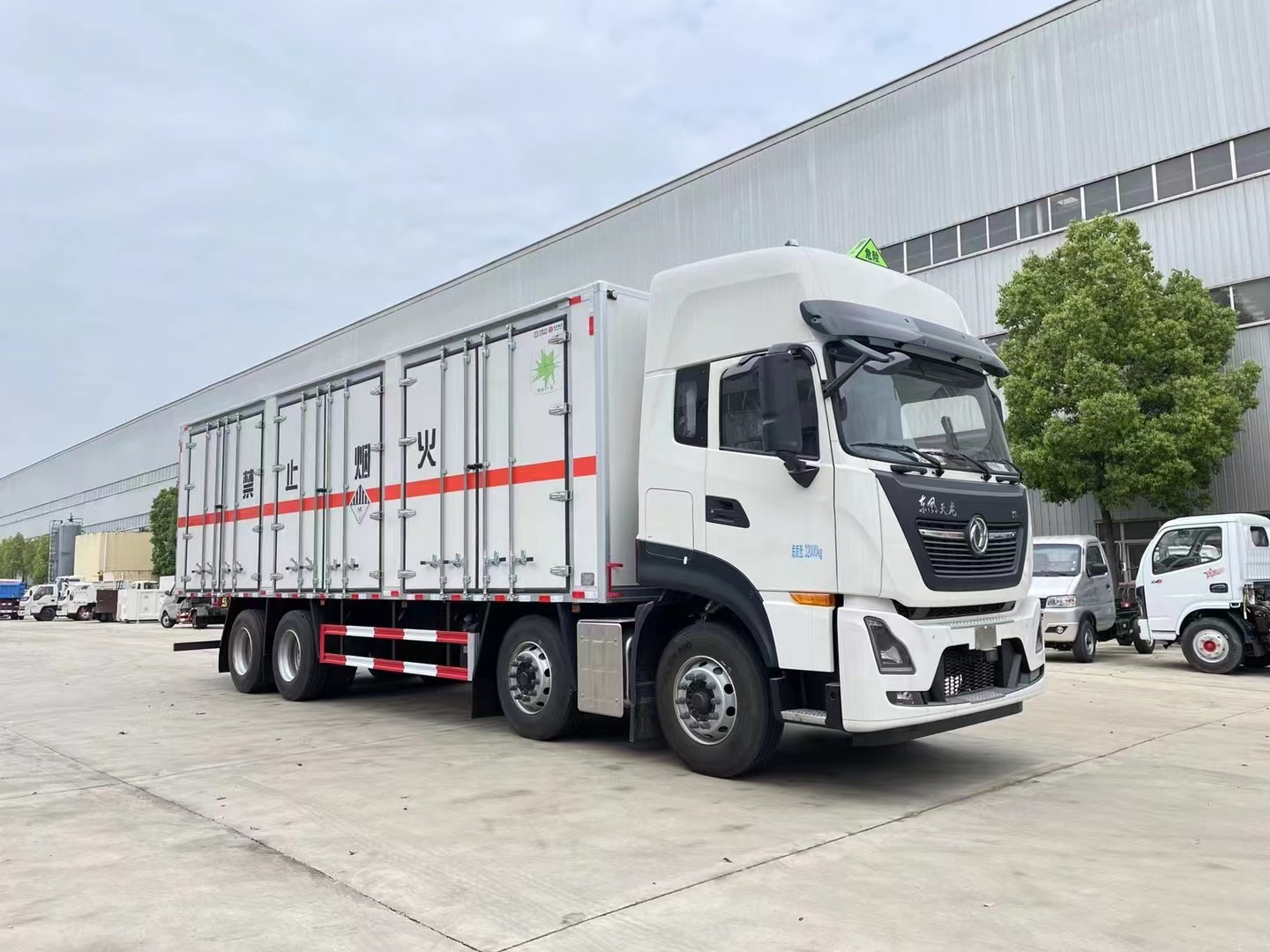 雜項(xiàng)危險(xiǎn)品專用車/廢機(jī)油運(yùn)輸車