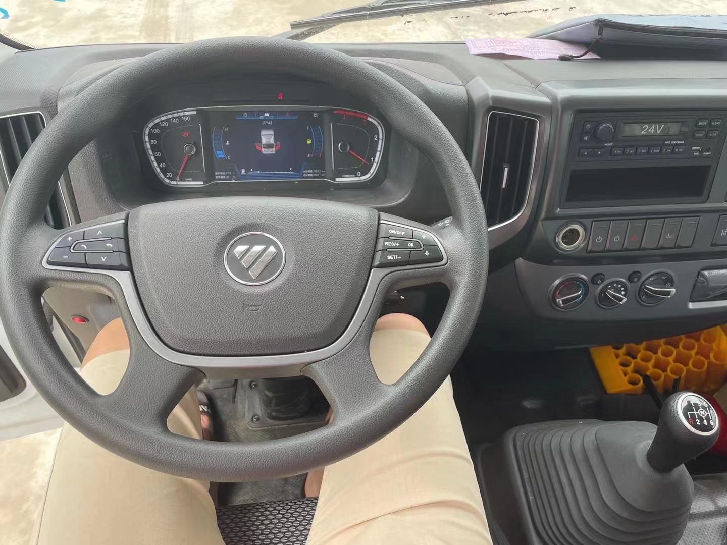 福田歐馬可(5.2米)6.8噸易燃液體廂式運輸車