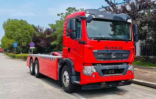 重汽豪沃國六消防器材甩廂車