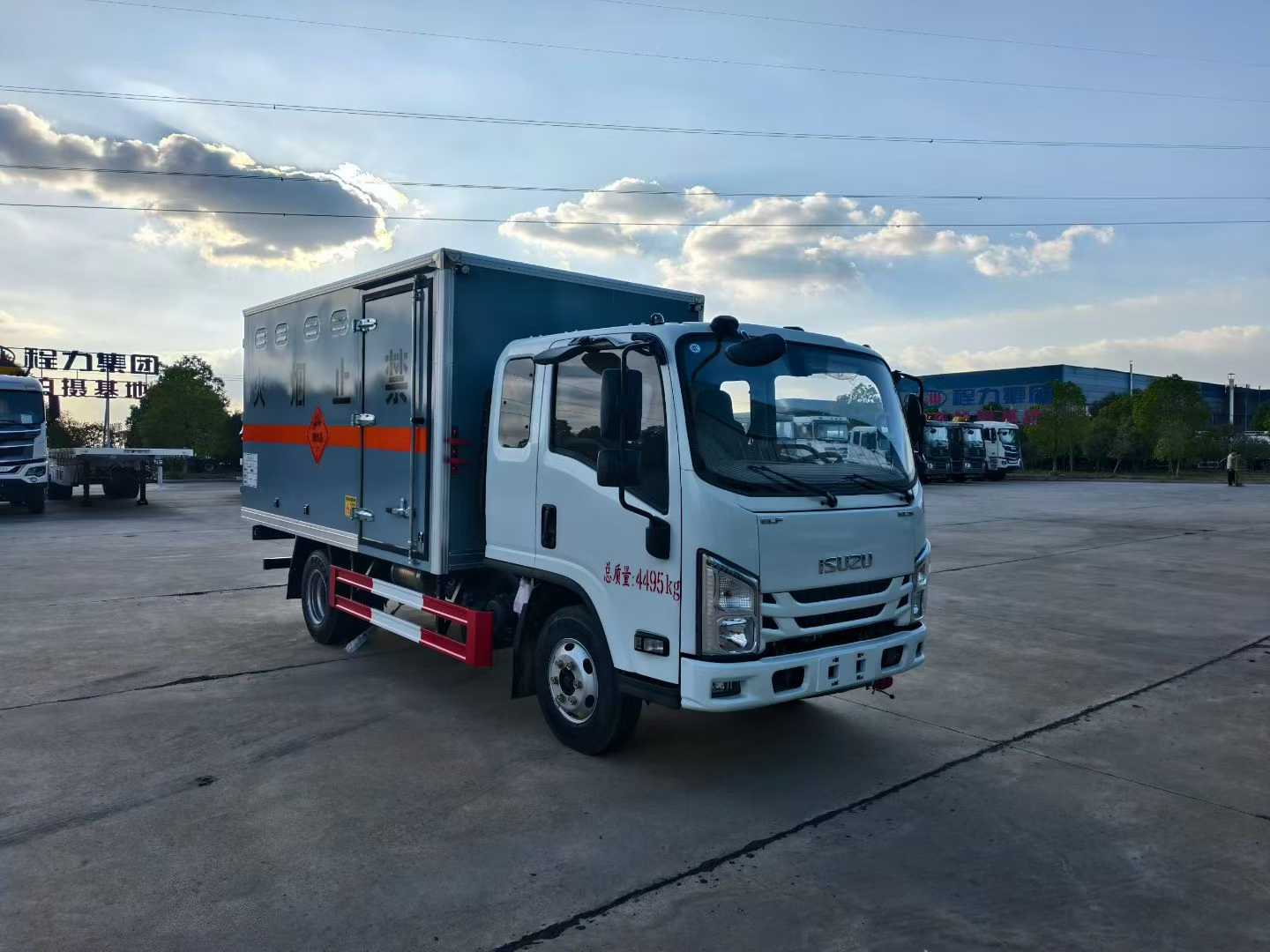 五十鈴排半藍牌爆破車