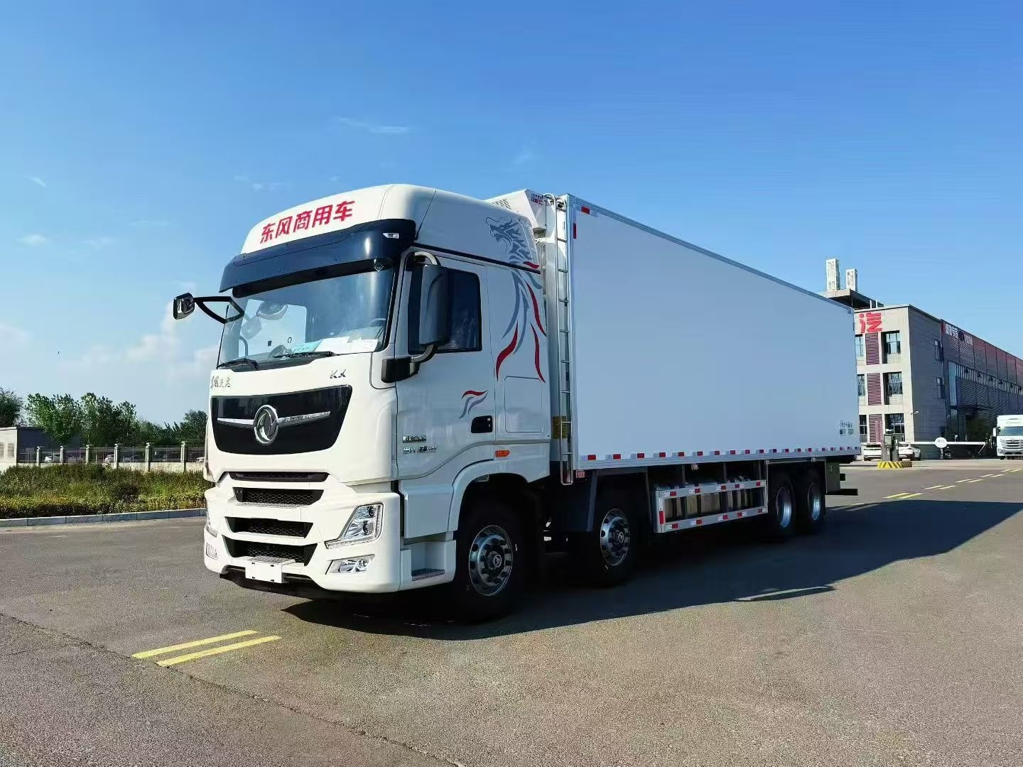 東風天龍前四后八國六9米6冷藏車