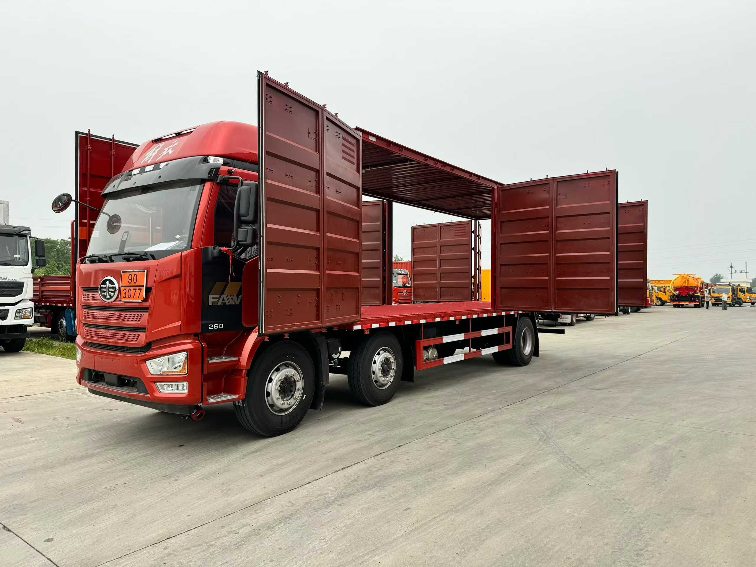 解放J6L前四后八帶四開門危險品車